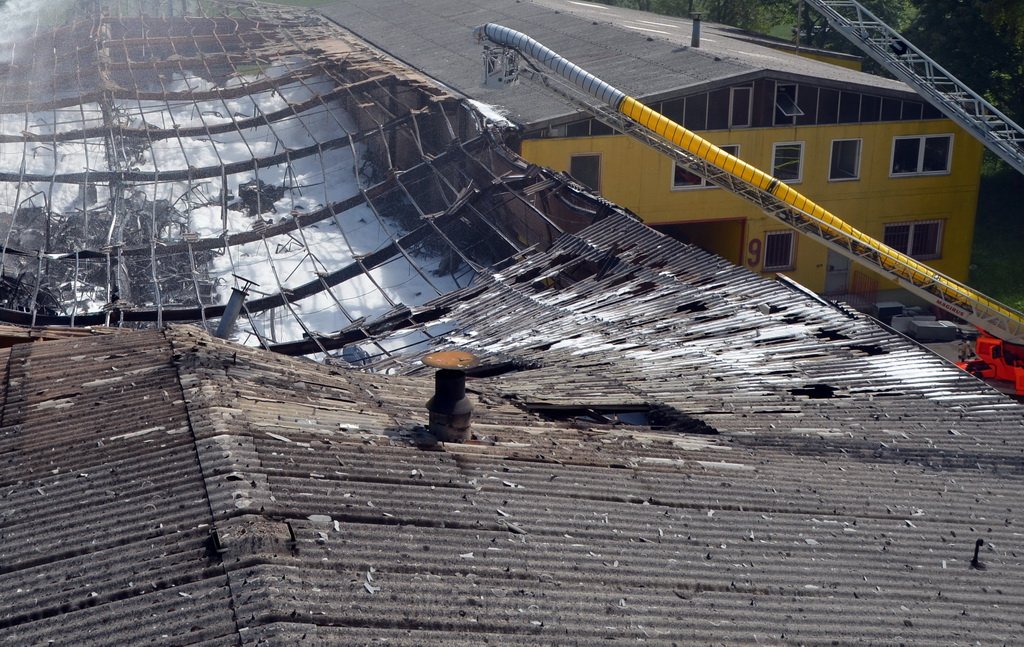 Grossfeuer Poco Lager Koeln Porz Gremberghoven Hansestr P911.jpg - Miklos Laubert